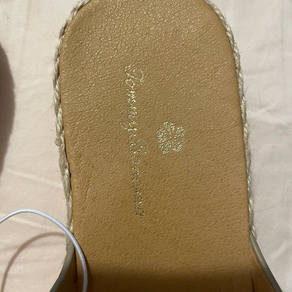 Tommy Bahama sandals - Picture 3 of 4